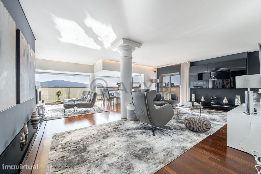 Cobertura T3 de Luxo com 3 Suítes, Terraços e Piscina