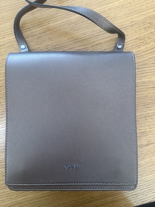 Продам кожаную сумку VIF