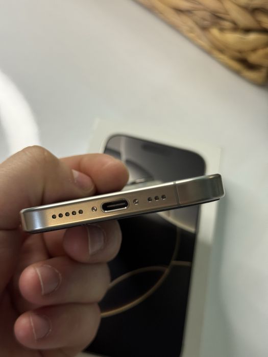 iPhone 16 pro 256 e sim