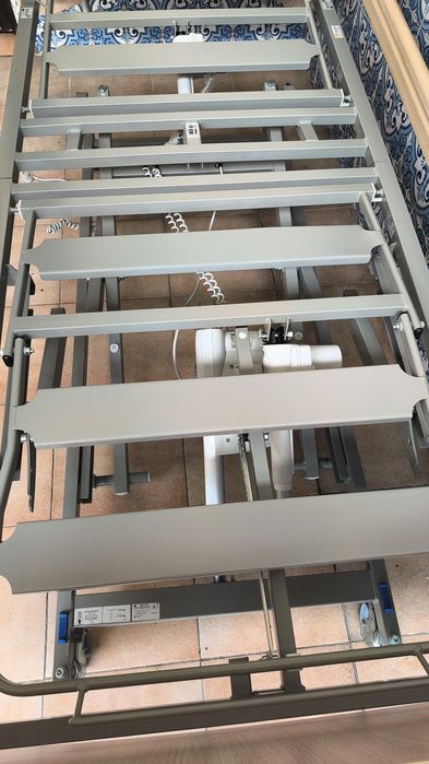 Cama articulada hospitalar elétrica