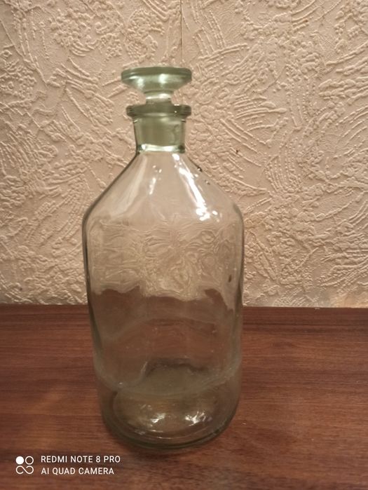Стеклянная бутылочка с крышкой (как графин) СССР