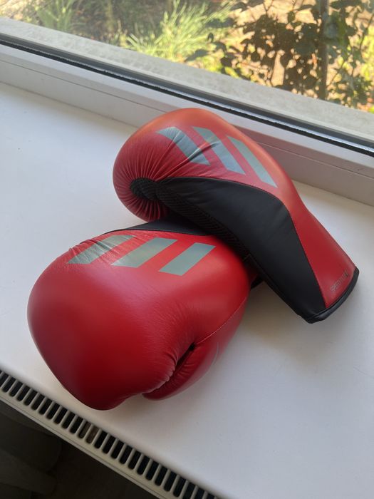 Боксерские перчатки Adidas 12oz.
