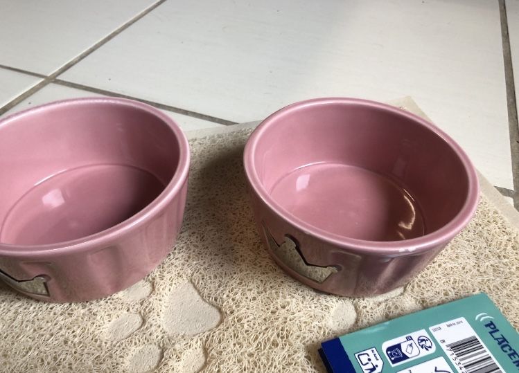 Dwie miseczki +mata dla kota