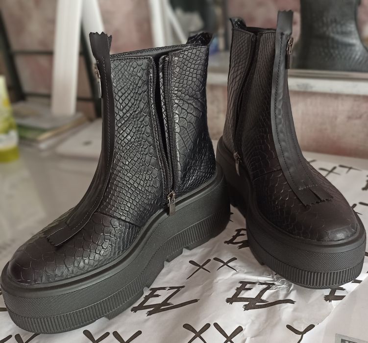 Нові жіночі полуботинки