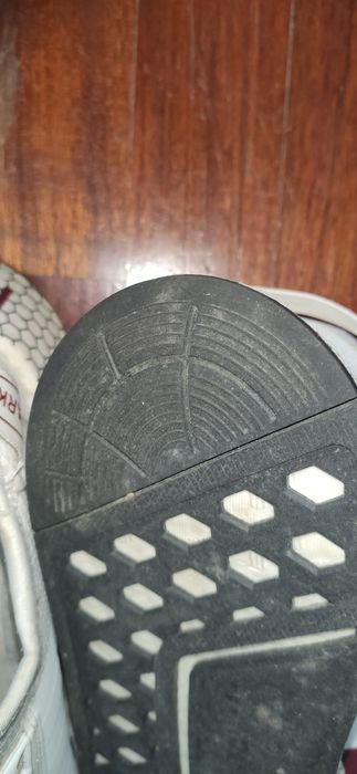 Adidas NMD R1 V2 Edição Especial Japão - White/Maroon Limitada (Usadas Tam. 44 1/3)
