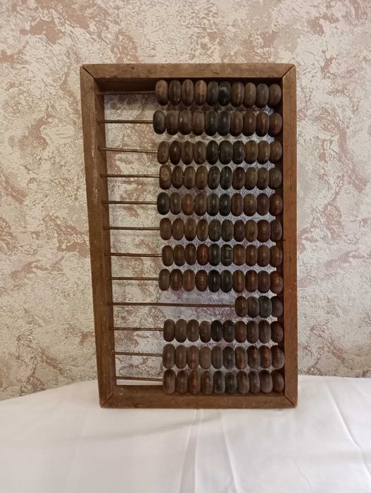 продаются старые счеты.