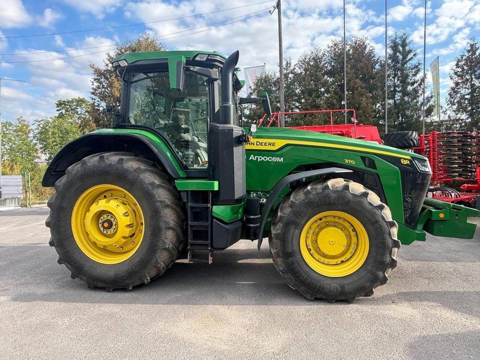 трактор JOHN DEERE 8R370 2600мот год
