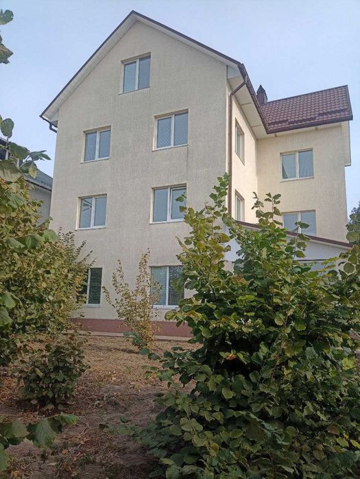 Будинок центр пляж 220 кв.м всі міські комунікації , 9 соток землі