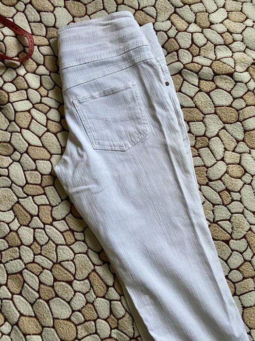 Білі джинсові штани, нові, євро44/укр52