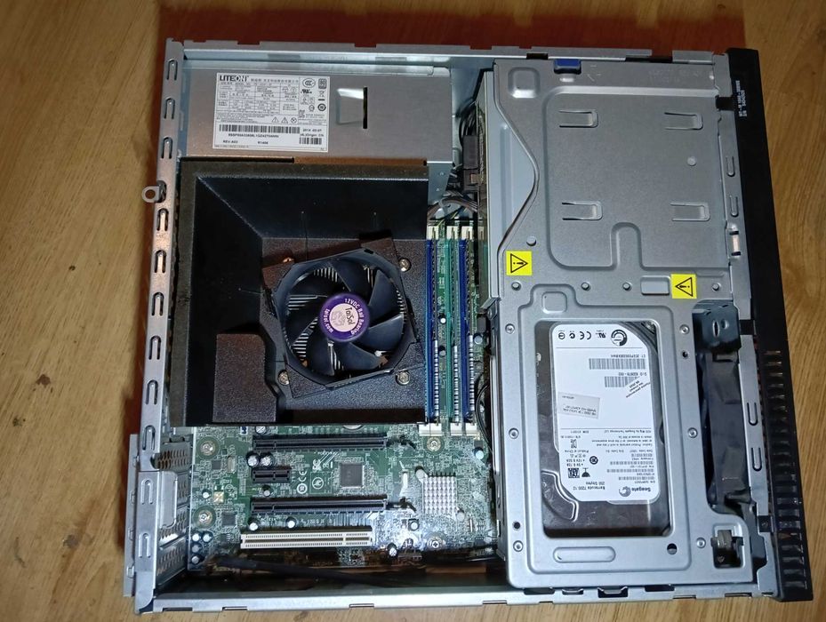 Mały mocny komputer stacjonarny Lenovo M93p.