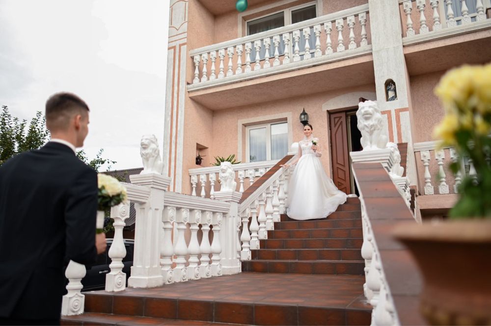 Продаю свою весільну сукню від бренду crystal