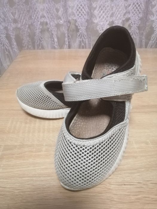 Продам детскую обувь.