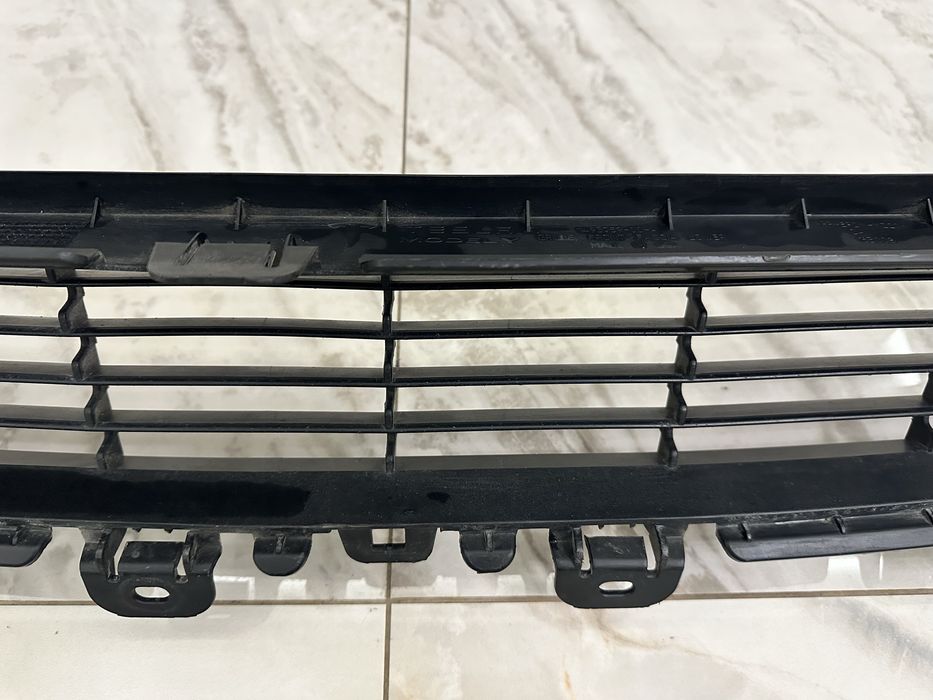 Решітка переднього бампера Tesla Model Y 20-25