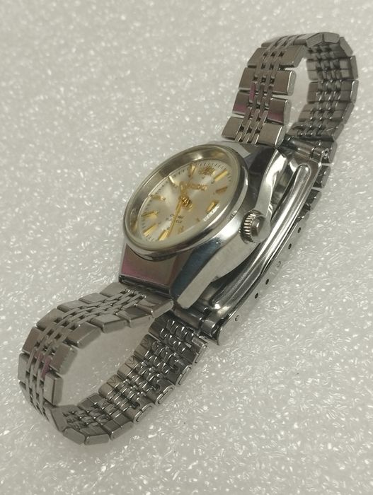 Продам наручные часы.