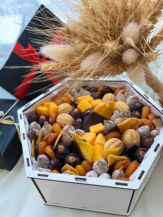 Їстівний подарунок букет для жінки чоловіка чоловічий букет бокс