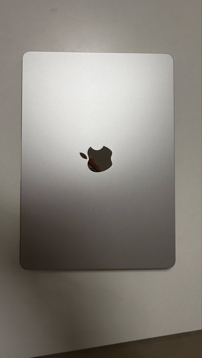 Macbook Air M2 silver