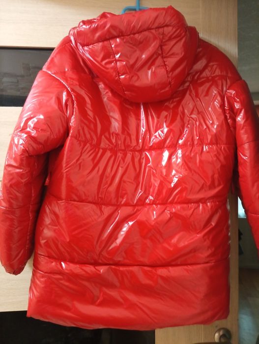 Продам пуховик красный очень теплый состояние отличное