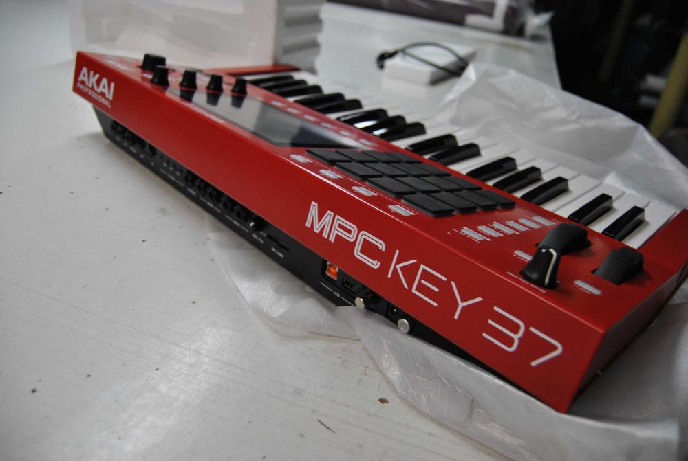 Syntezator Akai MPC Key 37.