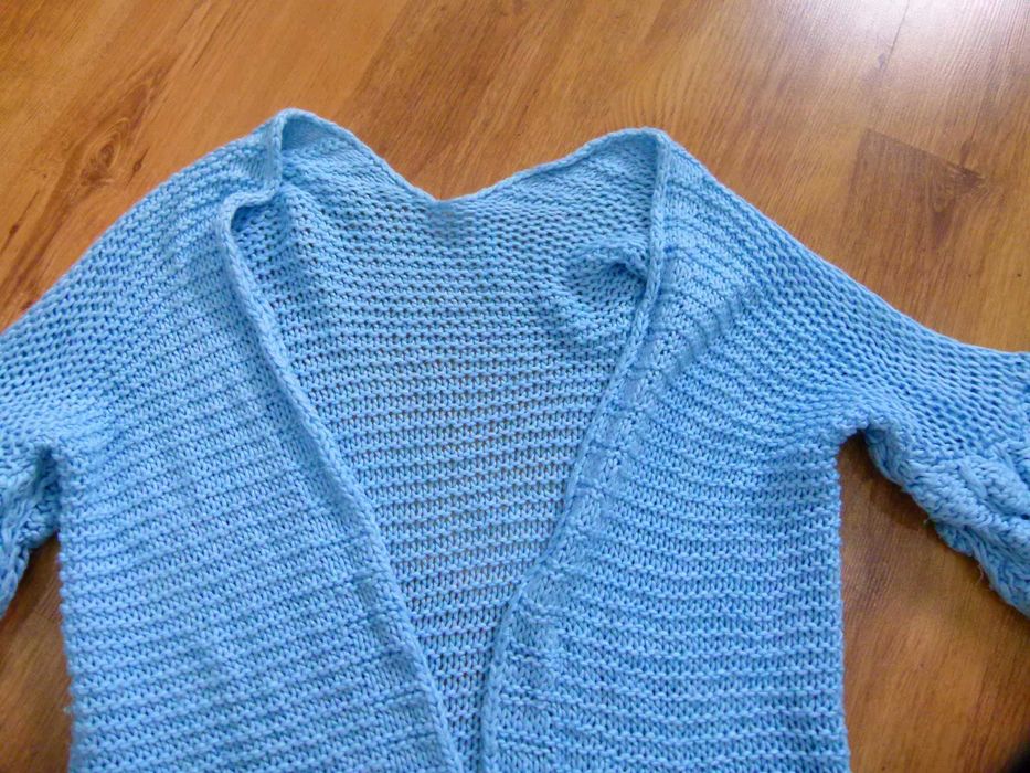 sweter kardigan niebieski pleciony gruby rozm około 38 M