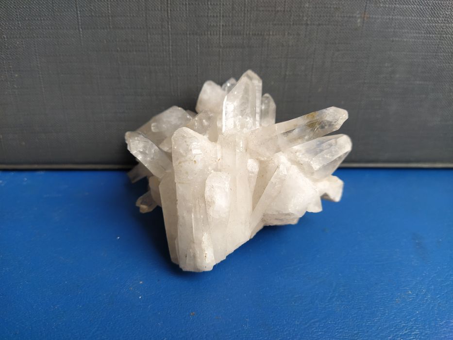 Kwarc biały.minerał.bryła górska.209 gramów