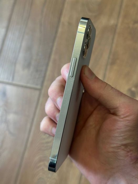 Продам айфон 12 про