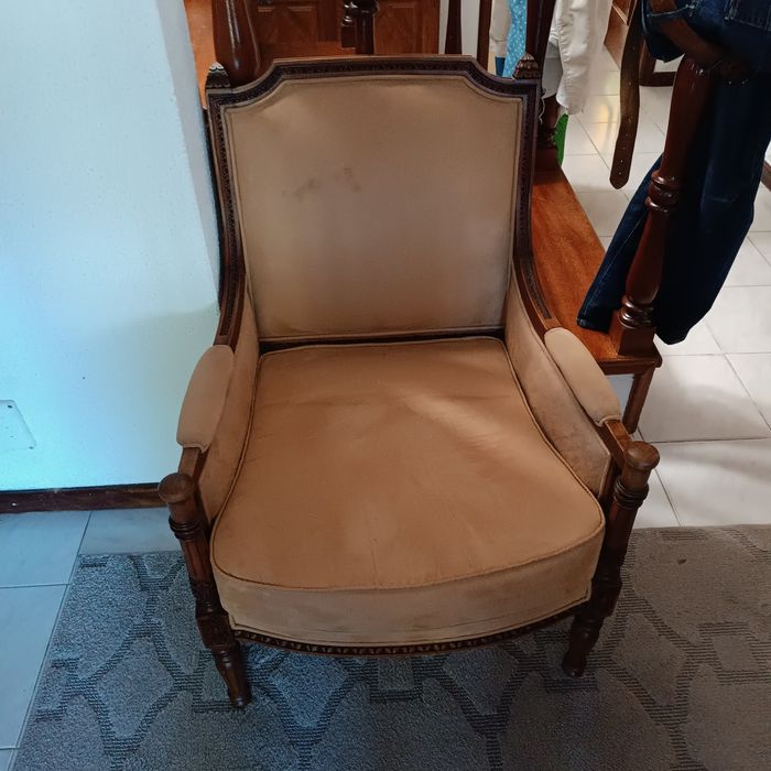 Sofá estilo Luís XIV