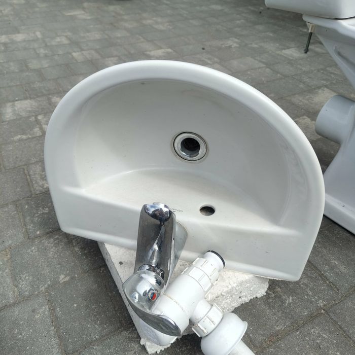 Umywalka z baterią Cersanit