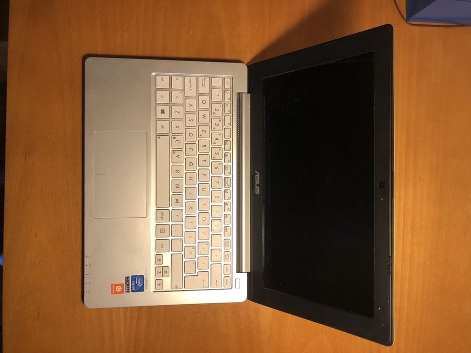Asus X201E usado