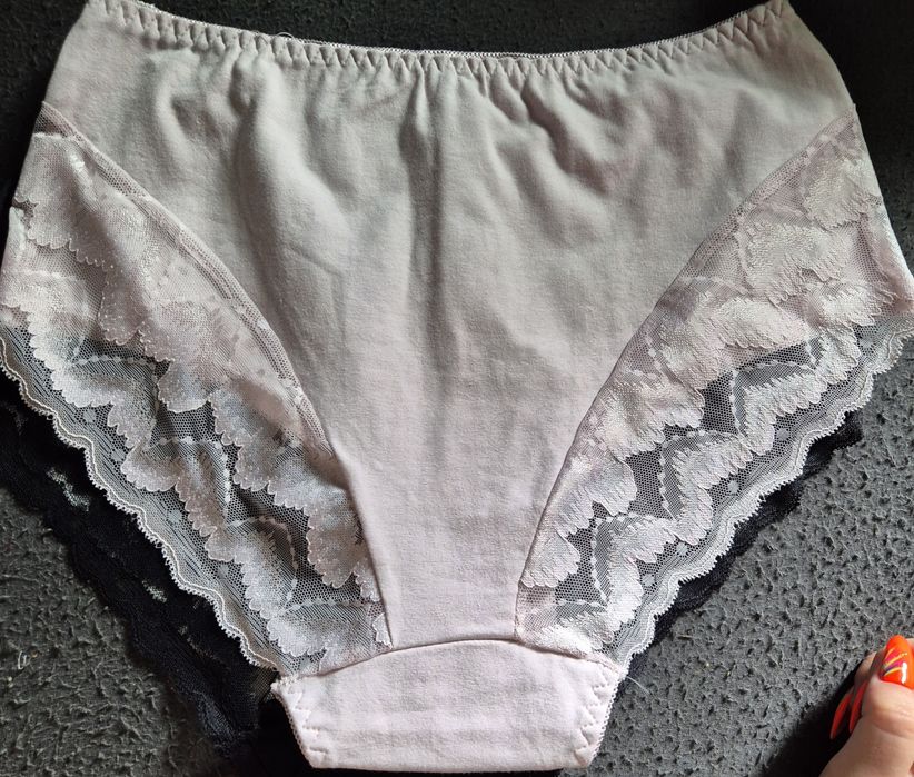 Figi damskie z koronką