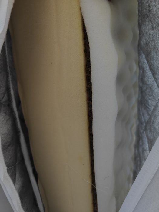 Łóżko z materacem  160