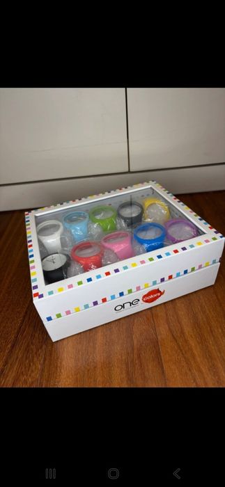 Relogio One com varias braceletes