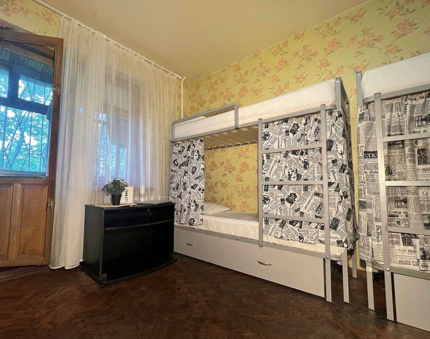 Хостел у Києві | Метро Лісова - зручний перший поверх!