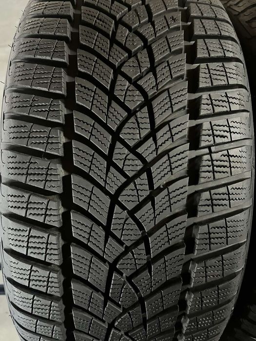 225/40/19 R19 Goodyear Ultra Grip Perfomance+ 4шт зима