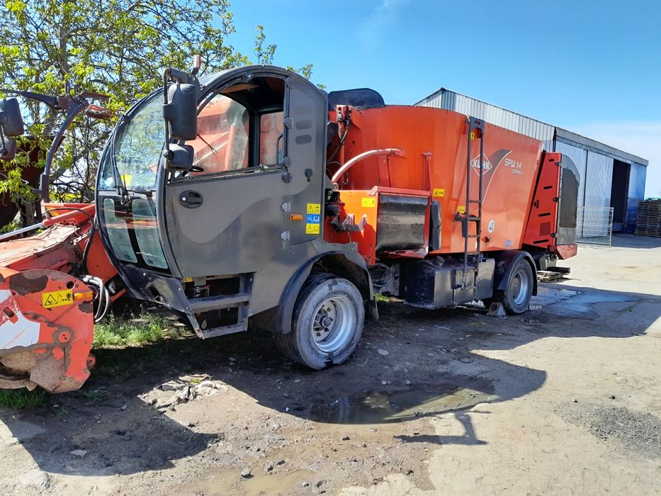 Paszowóz  samojezdny  KUHN  SPW 14 COMPACT