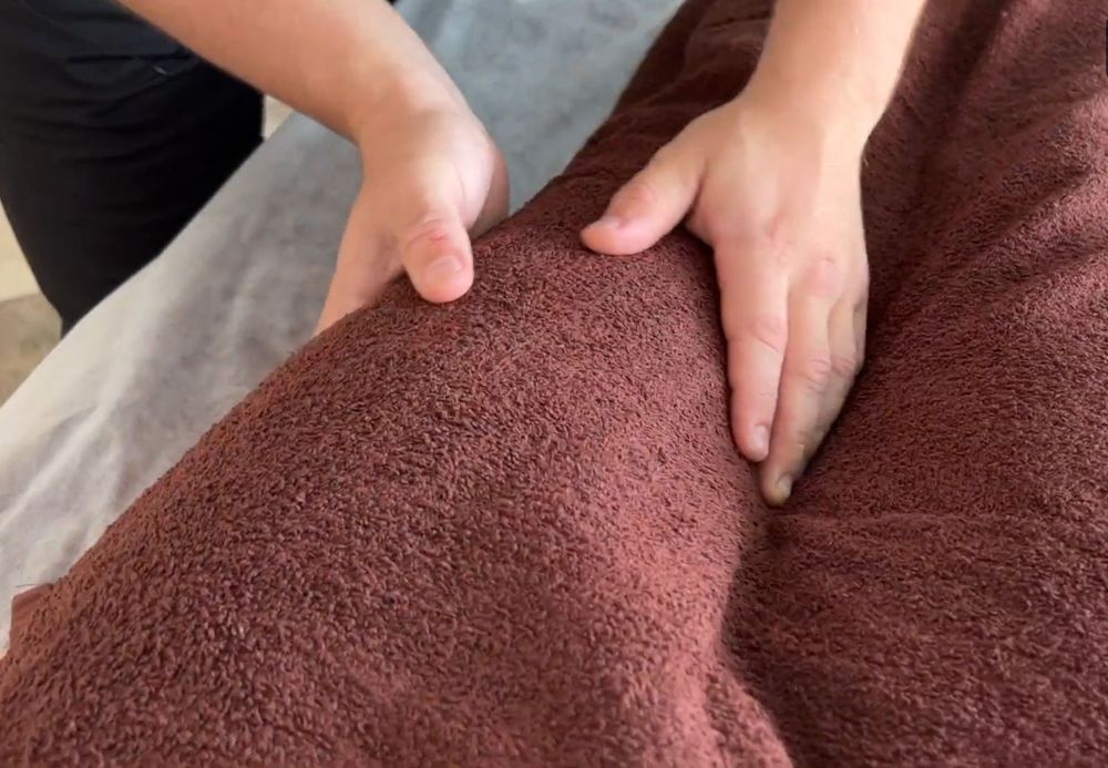 Масаж через одяг,покривало.