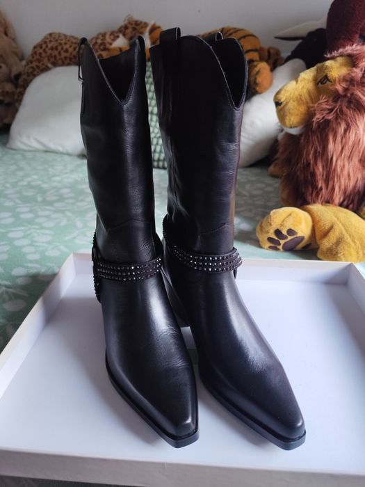 Botas couro pretas