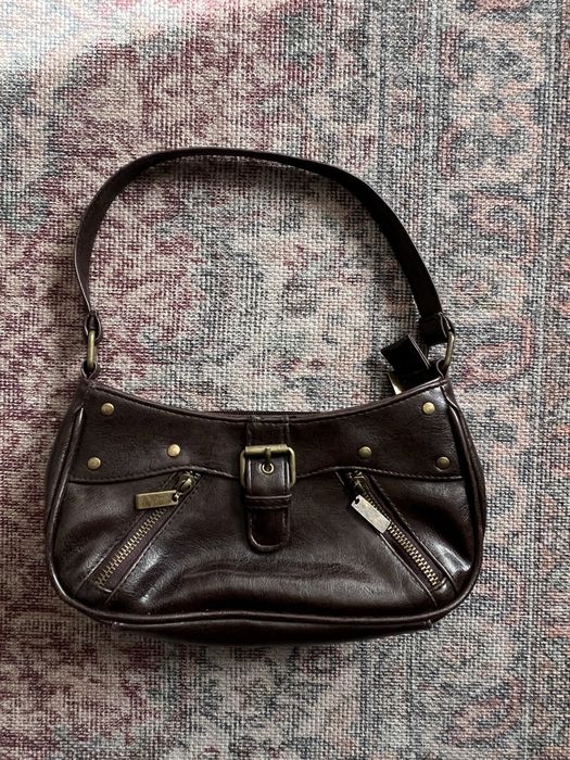 Маленька коричнева сумка