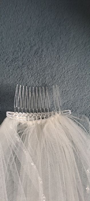 Welon ślubny z perełkami