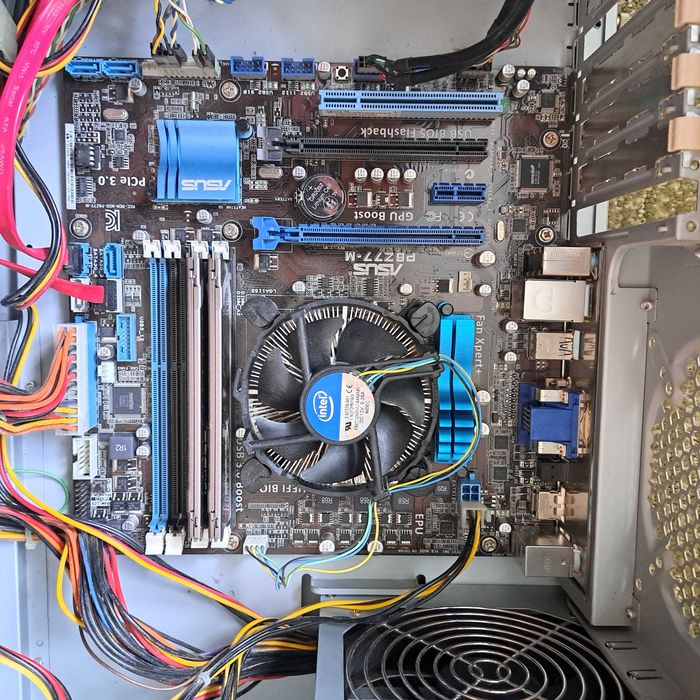 матерінська плата ASUS