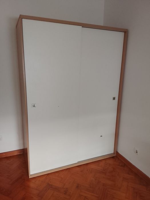 Armário guarda fato