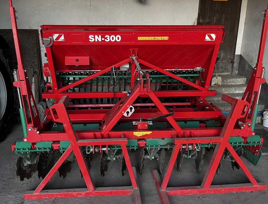 Zestaw uprawowo siewny Agromasz nadbudowany SN300