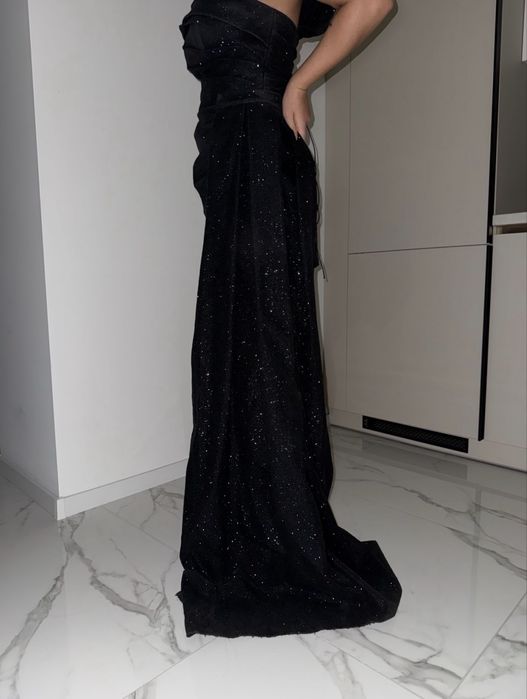 Випускне плаття блискуче