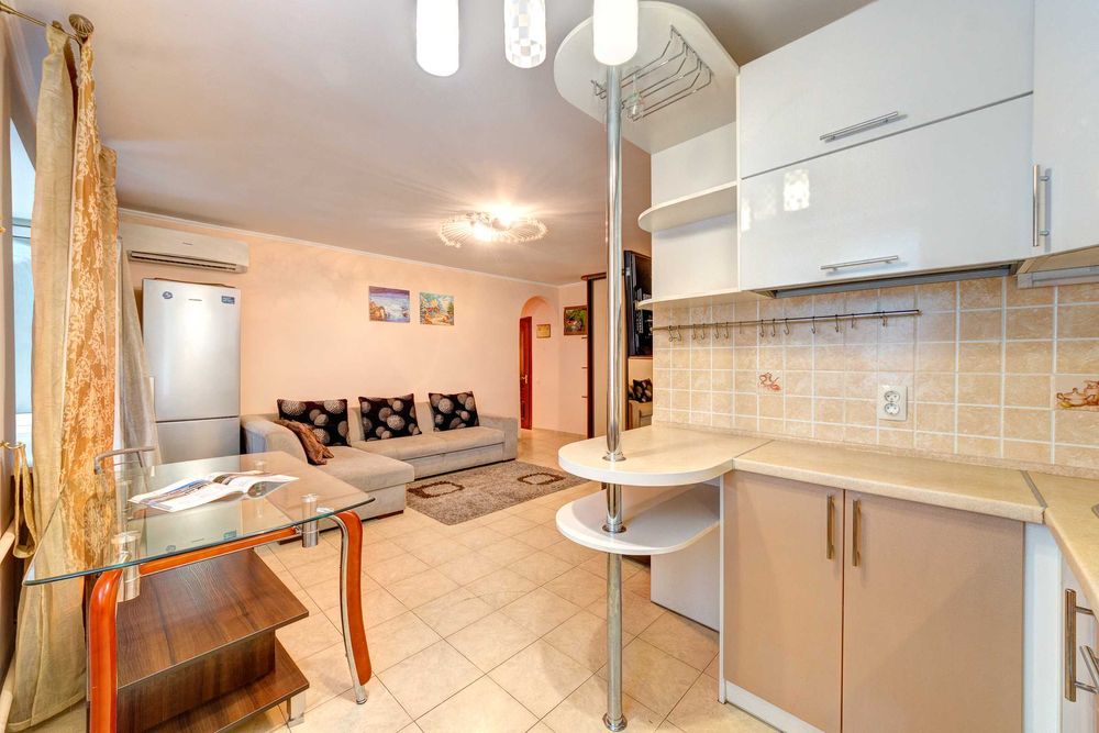 Посуточная аренда просторной 3к квартиры м. Печерская.