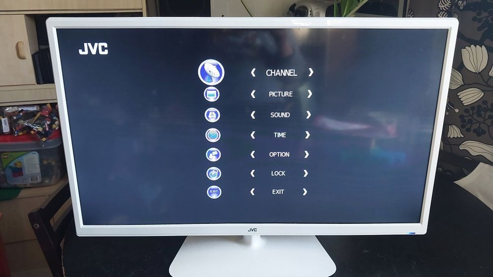 Televisão LCD JVC 32" (LT-32E33W) – HD – Com Comando e Várias Entradas
