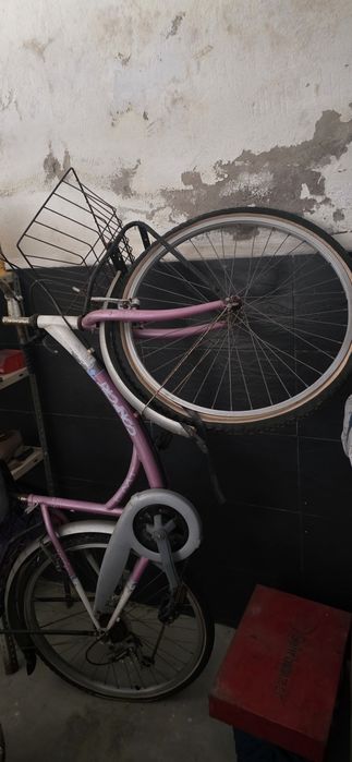 Bicicleta antiga para restaurar