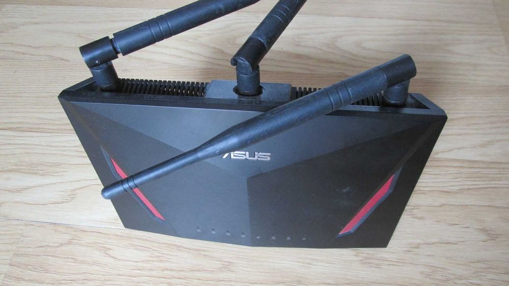 Router Asus RT-AC86U z antenami