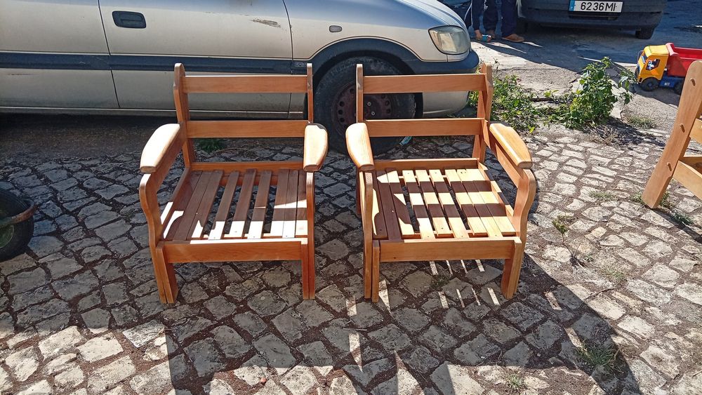 Para venda um sofá  cama de três  pessoas e dois sofás  cama individua