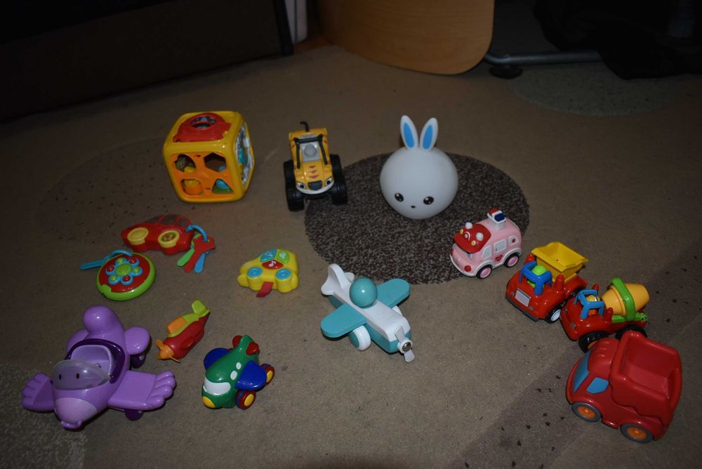 Розвиваючі іграшки для малят Vtech ELC PlayGo Playgro Диво-машинки