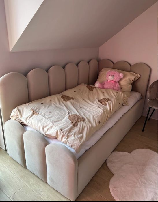 Łóżko tapicerowane narożne biszkopty dla dziewczynki panele na wymiar
