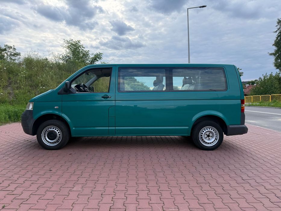 Volkswagen Transporter Klima przód i tył 9 osobowy bez rdzy bezwypadkowy super stan Caravelle